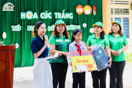 Nâng bước đến trường cho học sinh nghèo vùng biển