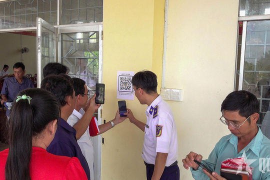 Bộ tư lệnh Vùng Cảnh sát biển 4: Cấp mã QR cho ngư dân chống khai thác IUU