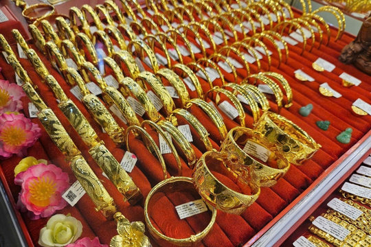 Giá vàng trưa nay 13/11/2025: Giá vàng SJC, giá vàng 24k 9999, giá vàng nhẫn, vàng thế giới