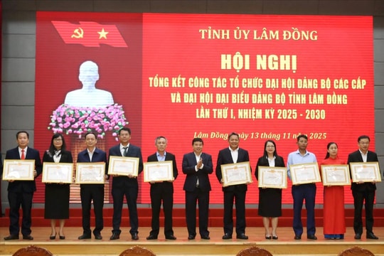 Lâm Đồng khen thưởng 110 tập thể,  cá nhân có thành tích xuất sắc trong công tác tổ chức Đại hội và sắp xếp tổ chức bộ máy, xây dựng chính quyền địa phương 2 cấp