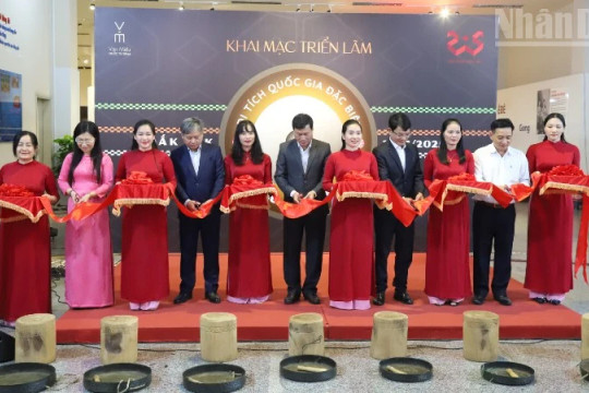 Đưa “Di tích quốc gia đặc biệt Văn Miếu-Quốc Tử Giám” đến với đồng bào Tây Nguyên