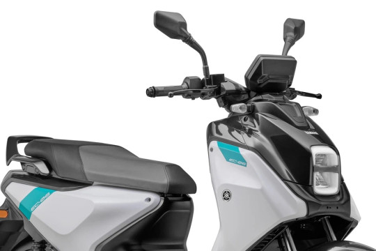 Yamaha tung cùng lúc 2 mẫu xe máy điện mới: có bản đổi pin, giá từ 35 triệu đồng - chạy được bao xa, sạc bao lâu?