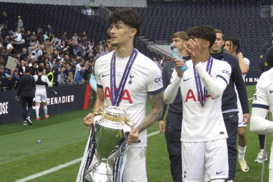 Màn ra mắt đáng quên của cựu sao Chelsea ở tuyển Thái Lan