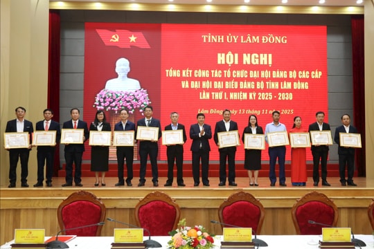 Các tổ chức Đảng và đảng viên xuất sắc trong tổ chức đại hội Đảng được Ban Thường vụ Tỉnh uỷ Lâm Đồng tặng Bằng khen