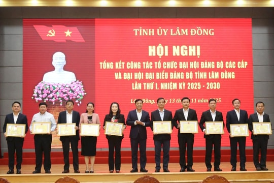 1 tập thể, 28 cá nhân xuất sắc trong xây dựng chính quyền địa phương 2 cấp được Chủ tịch UBND tỉnh Lâm Đồng tặng Bằng khen