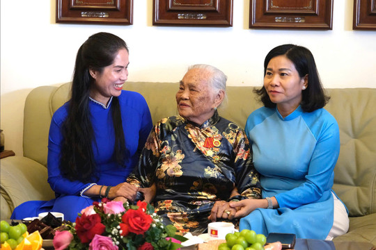 Lâm Ðồng chú trọng vị thế cán bộ nữ