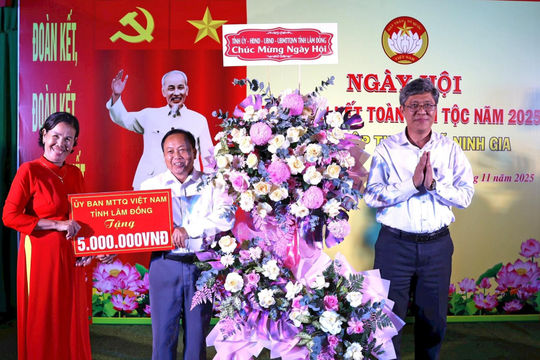 Phó Chủ tịch UBND tỉnh Lâm Đồng Nguyễn Minh dự Ngày hội Đại đoàn kết tại thôn Hiệp Thuận