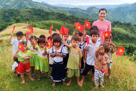 Bộ GDĐT: Đề xuất HỆ SỐ LƯƠNG ĐẶC THÙ cho NHÀ GIÁO có đủ căn cứ chính trị, pháp lí, không phá vỡ thiết kế hệ thống tiền lương hiện hành
