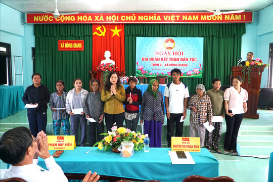 Ngày hội Đại đoàn kết ở thôn 2, xã Đông Giang