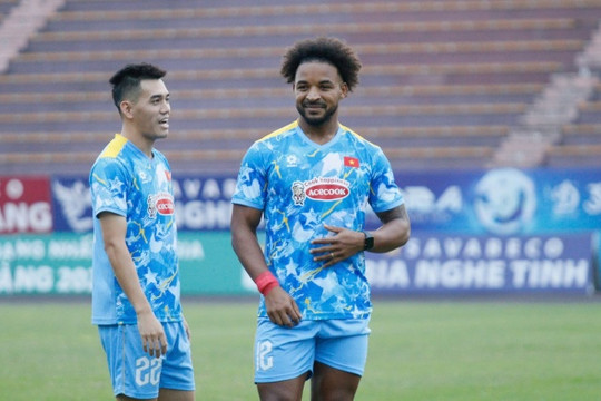 ĐT Việt Nam đến Lào: Chờ màn tái xuất của Nguyễn Xuân Son