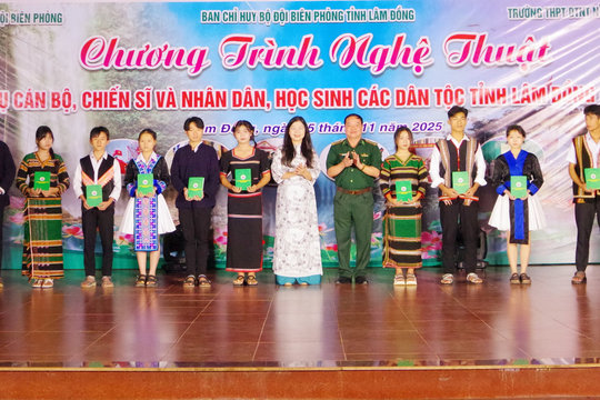 Chương trình nghệ thuật đến với cán bộ, chiến sĩ và đồng bào các dân tộc tỉnh Lâm Đồng