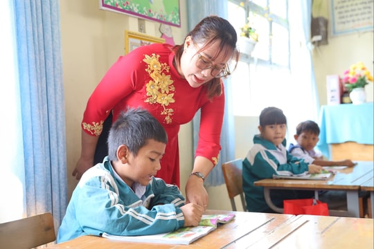 Lặng lẽ gieo chữ nơi vùng đất Lâm Hà