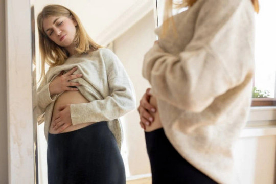 Những thói quen ăn tối khiến bụng bạn "to bất thường'' vào sáng hôm sau
