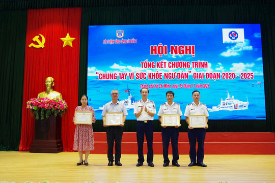 Cảnh sát biển 3 và Bệnh viện Hùng Vương chung tay chăm sóc sức khỏe ngư dân