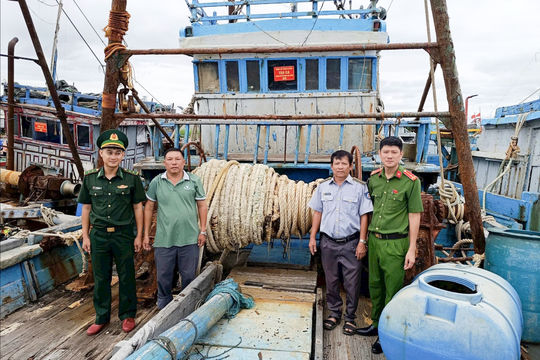 Lâm Đồng gắn biển cho 10 tàu cá không đủ điều kiện hoạt động