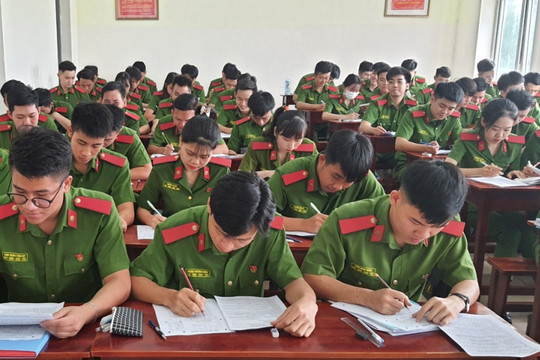 Sửa quy định về đối tượng, điều kiện dự tuyển đào tạo trình độ Thạc sĩ, Tiến sĩ trong Công an