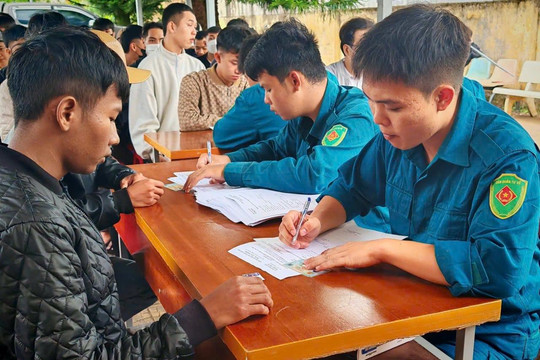 Khát vọng tuổi trẻ từ những lá đơn tình nguyện nhập ngũ