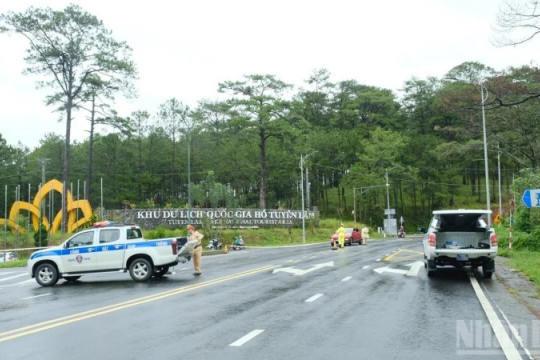 Lâm Đồng phân luồng giao thông sau sạt lở trên đèo Khánh Lê và Prenn