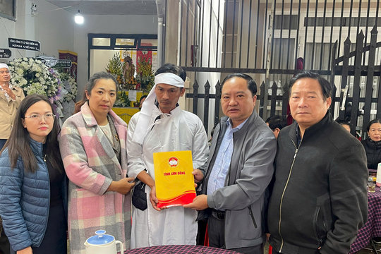 MTTQ tỉnh Lâm Đồng thăm hỏi, hỗ trợ gia đình nạn nhân tử vong vụ sạt lở đèo Khánh Lê
