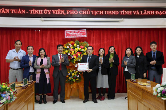 Lãnh đạo UBND tỉnh Lâm Đồng chúc mừng các cơ sở giáo dục nhân ngày Nhà giáo Việt Nam 20/11