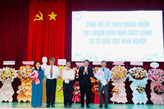 Phó Chủ tịch UBND tỉnh Lâm Đồng Nguyễn Minh dự kỷ niệm 20/11 tại Trường Cao đẳng Bình Thuận