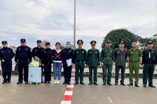 Bàn giao đối tượng truy nã quốc tế cho Công an Trung Quốc