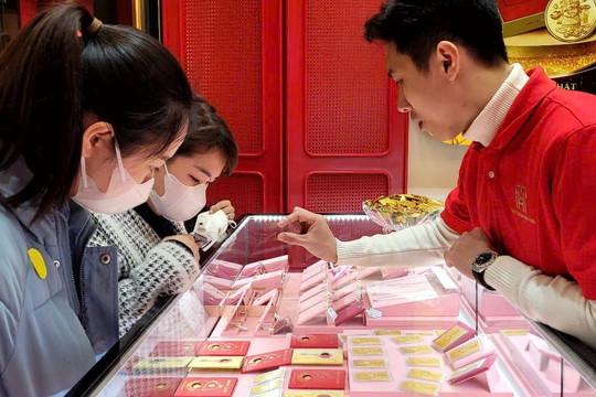 Cập nhật giá vàng trưa nay 19/11/2025: Giá vàng SJC, giá vàng 24k 9999, giá vàng nhẫn, vàng thế giới