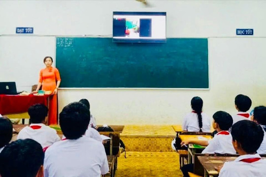 Tuyên truyền an toàn giao thông bằng livestream thu hút học sinh Lâm Đồng
