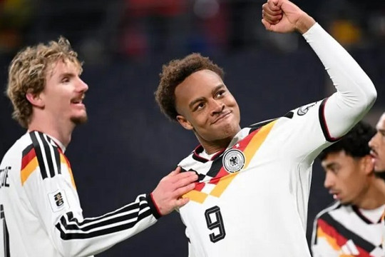 Tuyển Đức thắng 6-0: Đừng để tấm vé World Cup che mờ sự thật