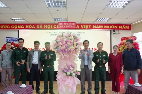 Đảng ủy, Bộ CHQS tỉnh Lâm Đồng thăm, chúc mừng kỷ niệm Ngày Nhà giáo Việt Nam