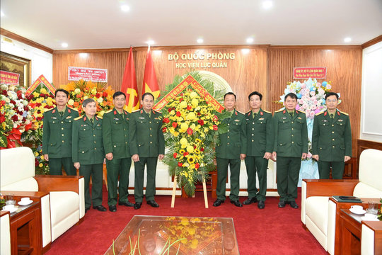 Phó Tư lệnh Quân khu 5 thăm, chúc mừng Học viện Lục quân nhân ngày 20/11