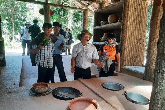 Khu di tích Căn cứ Sa Lôn: Nên đến một lần trên cung đường du lịch rừng - biển
