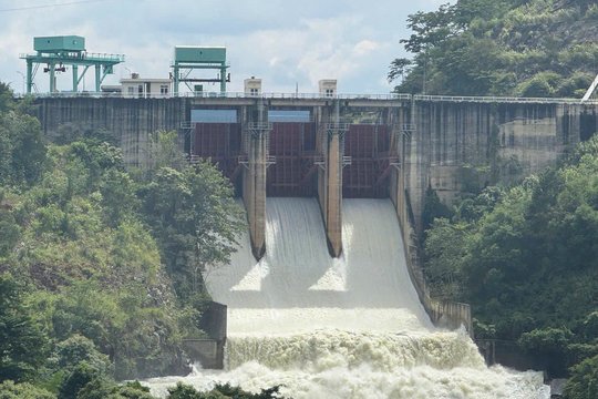 Thủy điện Buôn Kuốp tăng xả lũ các hồ chứa trên lưu vực sông Sêrêpốk