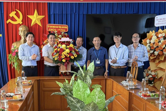 Thường trực Tỉnh đoàn Lâm Đồng chúc mừng Ngày nhà giáo Việt Nam 20/11