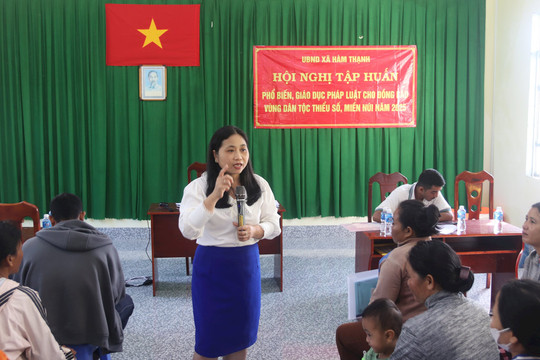 Giúp đồng bào DTTS ở Hàm Thạnh hiểu luật, sống đúng