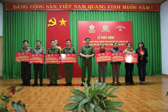 Công an Lâm Đồng chung tay xóa nhà tạm, dột nát ở vùng biên
