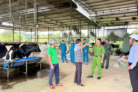 Cát Tiên khẩn cấp hỗ trợ người dân di dời tài sản và vật nuôi trước nguy cơ ngập lụt