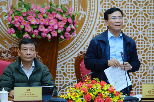 Phó Thủ tướng Chính phủ Hồ Quốc Dũng làm việc với các địa phương về tình hình khắc phục thiệt hại do mưa lũ