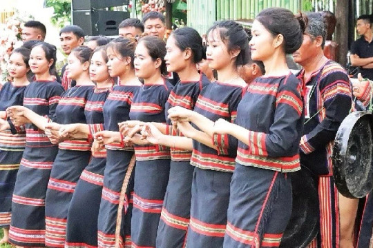 Rộn ràng Ngày hội Đại đoàn kết toàn dân tộc ở các buôn làng