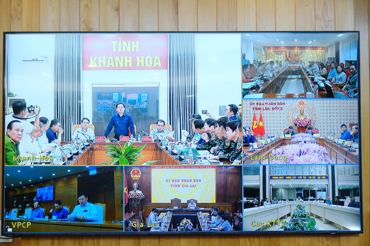 Phó Thủ tướng Chính phủ Hồ Quốc Dũng làm việc với các địa phương về tình hình khắc phục thiệt hại do mưa lũ