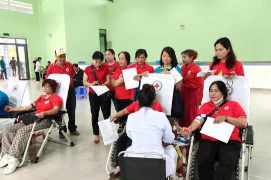 Những giọt hồng từ tấm lòng của một linh mục