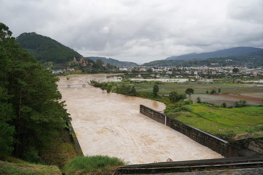 Nước lũ đã xuống trên sông Đa Nhim, Cam Ly