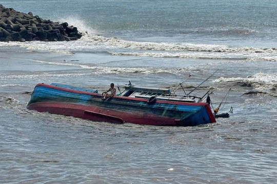 Ngư dân chờ cửa biển La Gi được nạo vét