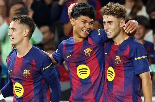 Barcelona giới thiệu thế hệ vàng mới sau Lamine Yamal