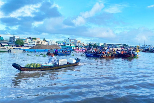 Lần đầu trải nghiệm đi chợ nổi