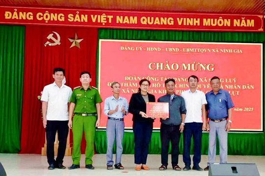 Xã Sông Lũy hỗ trợ Đức Trọng và Ninh Gia khắc phục hậu quả lũ lụt