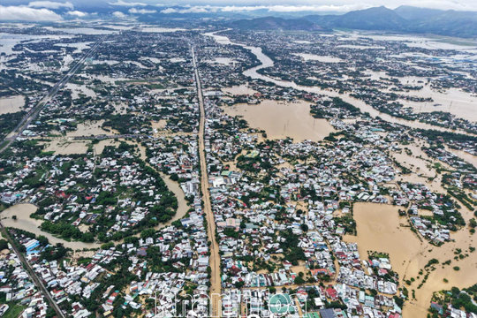 Bộ Chính trị, Ban Bí thư thành lập 5 đoàn công tác tiếp tục đi kiểm tra, chỉ đạo khắc phục hậu quả mưa, lũ