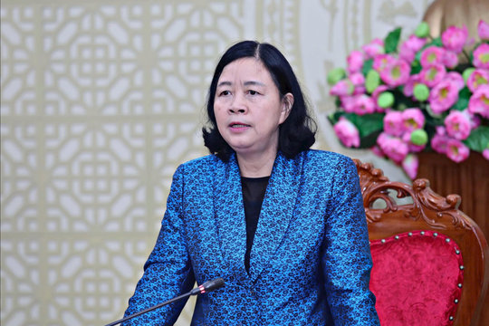 Đồng chí Bùi Thị Minh Hoài, Ủy viên Bộ Chính trị, Bí thư Trung ương Đảng, Chủ tịch Ủy ban Trung ương MTTQ Việt Nam chủ trì buổi làm việc với lãnh đạo tỉnh Lâm Đồng về công tác khắc phục mưa lũ