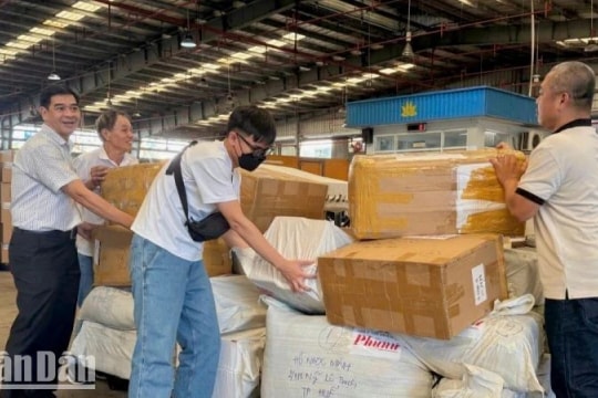 Hàng không hỗ trợ hành khách, vận chuyển miễn phí hàng hóa hỗ trợ đồng bào vùng lũ