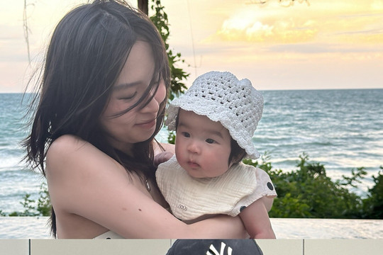 Cháu ngoại Xuân Hinh 4 tháng tuổi bay lần đầu: Bố mẹ, bảo mẫu 'gồng mình'